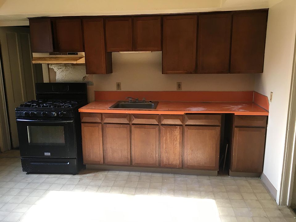 1st image of 1340 W Colvin St #1