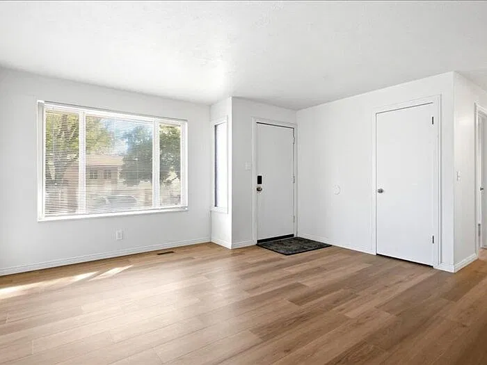 5 bed, 2.5 bath, 2224 sqft, $2,295 — Photo 4