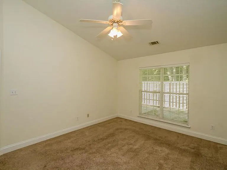 227 Caldwell Cir — Photo 8
