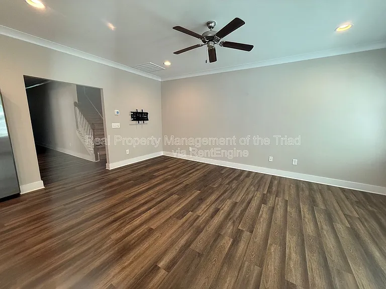 410 Salem Grace St — Photo 2