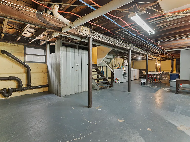 264 Laurelton Blvd #2 — Photo 26