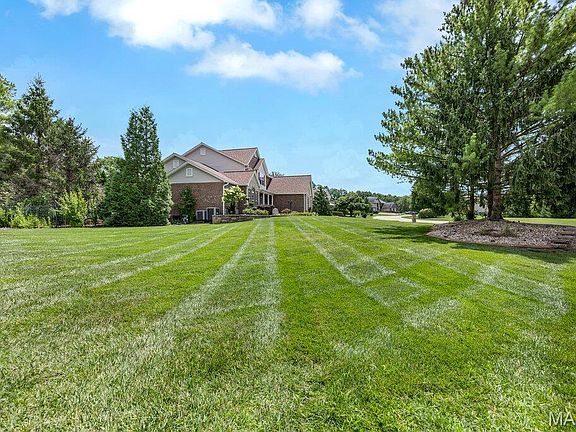 4th image of 402 Hickory Grove Ln
