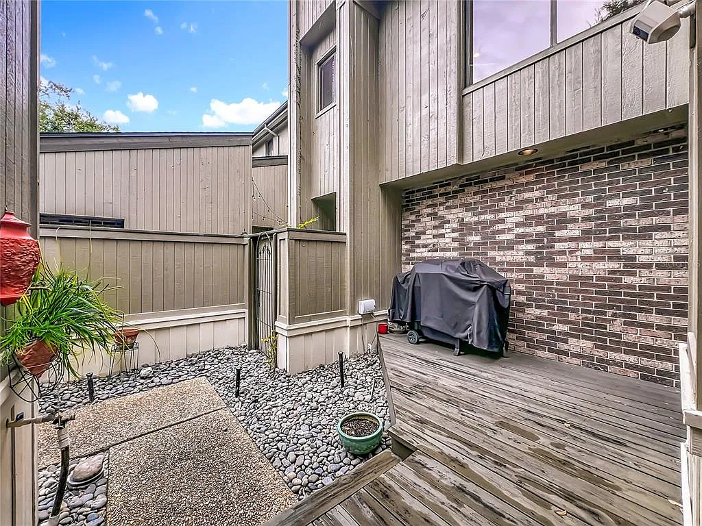 2 bed, 2.5 bath, 1637 sqft, $3,200 — Photo 4