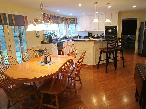 Gourmet Kitchen and Breakfast Nook