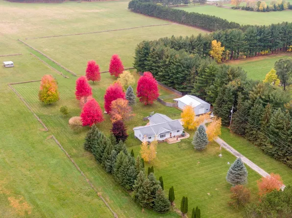 W8127 Dumke Rd, Portage, WI 53901