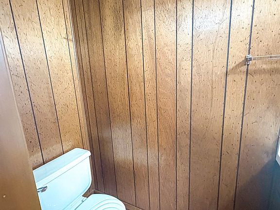 4th image of 216 Sherwood Ave