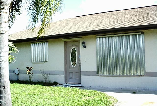 1st image of 18407 Van Nuys Cir