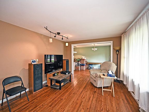 5th image of 8265 Forest Rd