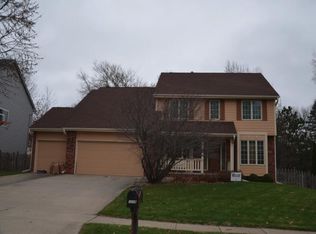 1009 55th St, West Des Moines, IA 50266