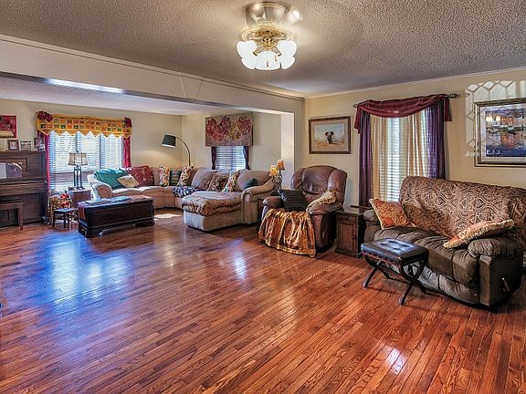 4th image of 8125 Ainsworth Dr
