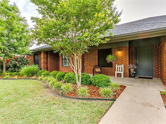 3rd image of 1601 Hyde Park Blvd