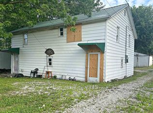 302 1/2 Grant St, Loogootee, IN 47553