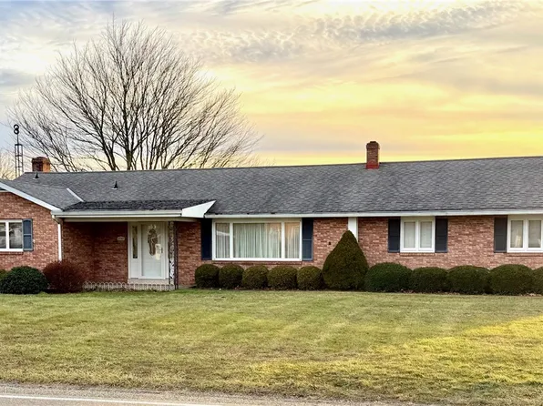 830 Hartzell School Rd, New Brighton, PA 15066