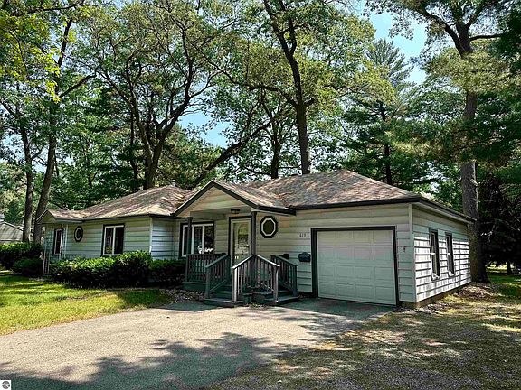 2nd image of 619 Belmont Dr