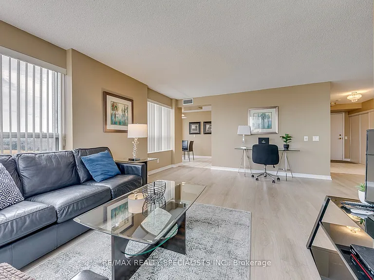 25 Kingsbridge Garden Cir W #924 — Photo 31