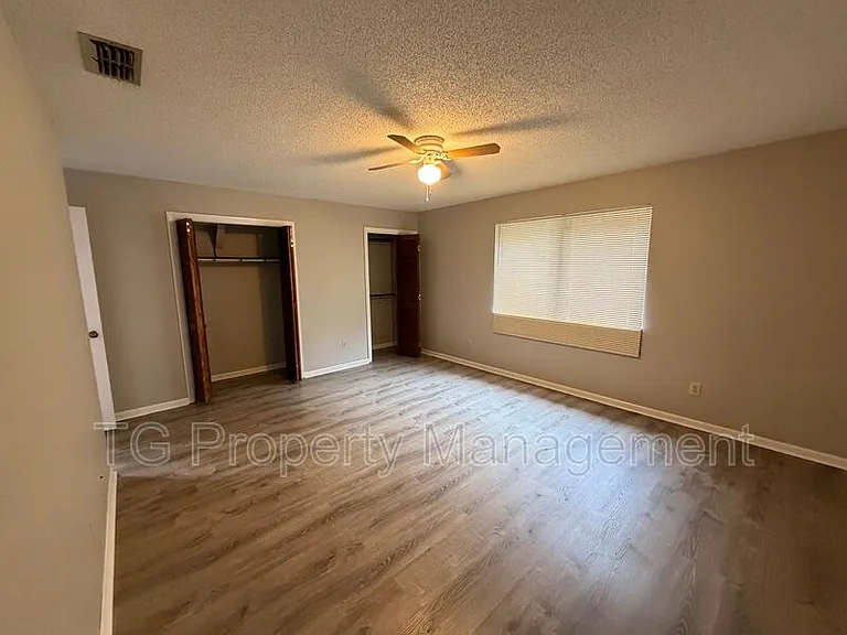 4403 Windergate Dr — Photo 3