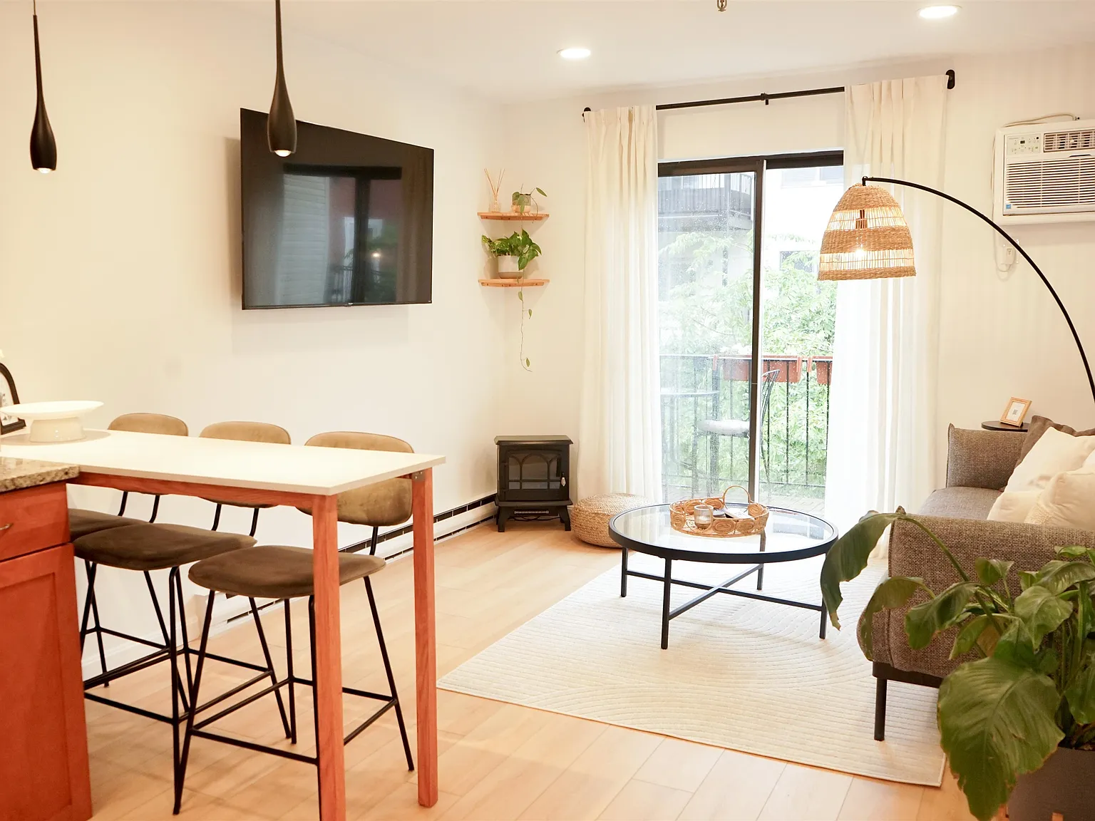 1 bed, 1.0 bath, $3,900 — Photo 3
