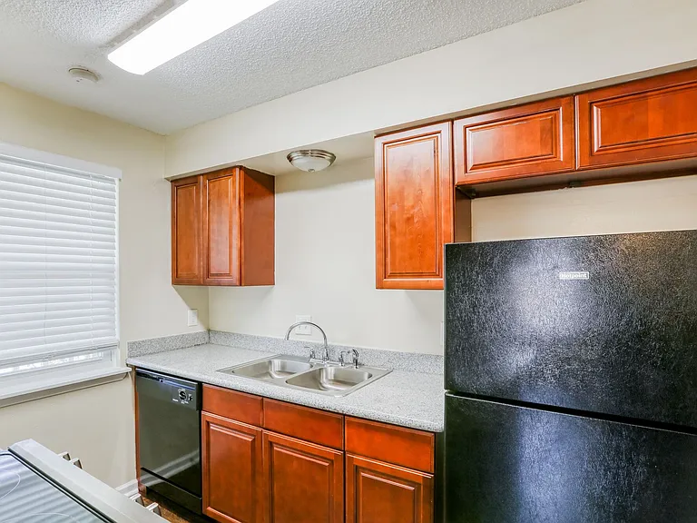 Creekwood Townhomes — Photo 9