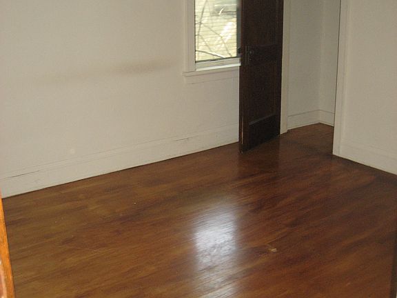 4th image of 3576 N Oakland Ave #11547897