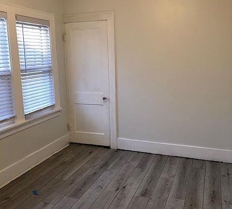 4th image of 1034 E Benton St