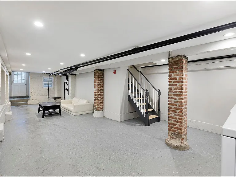 607 Adams St #4 — Photo 15