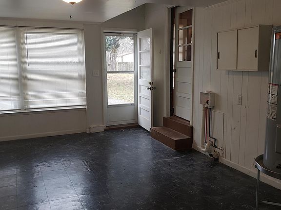 4th image of 105 Meadowbrook Dr
