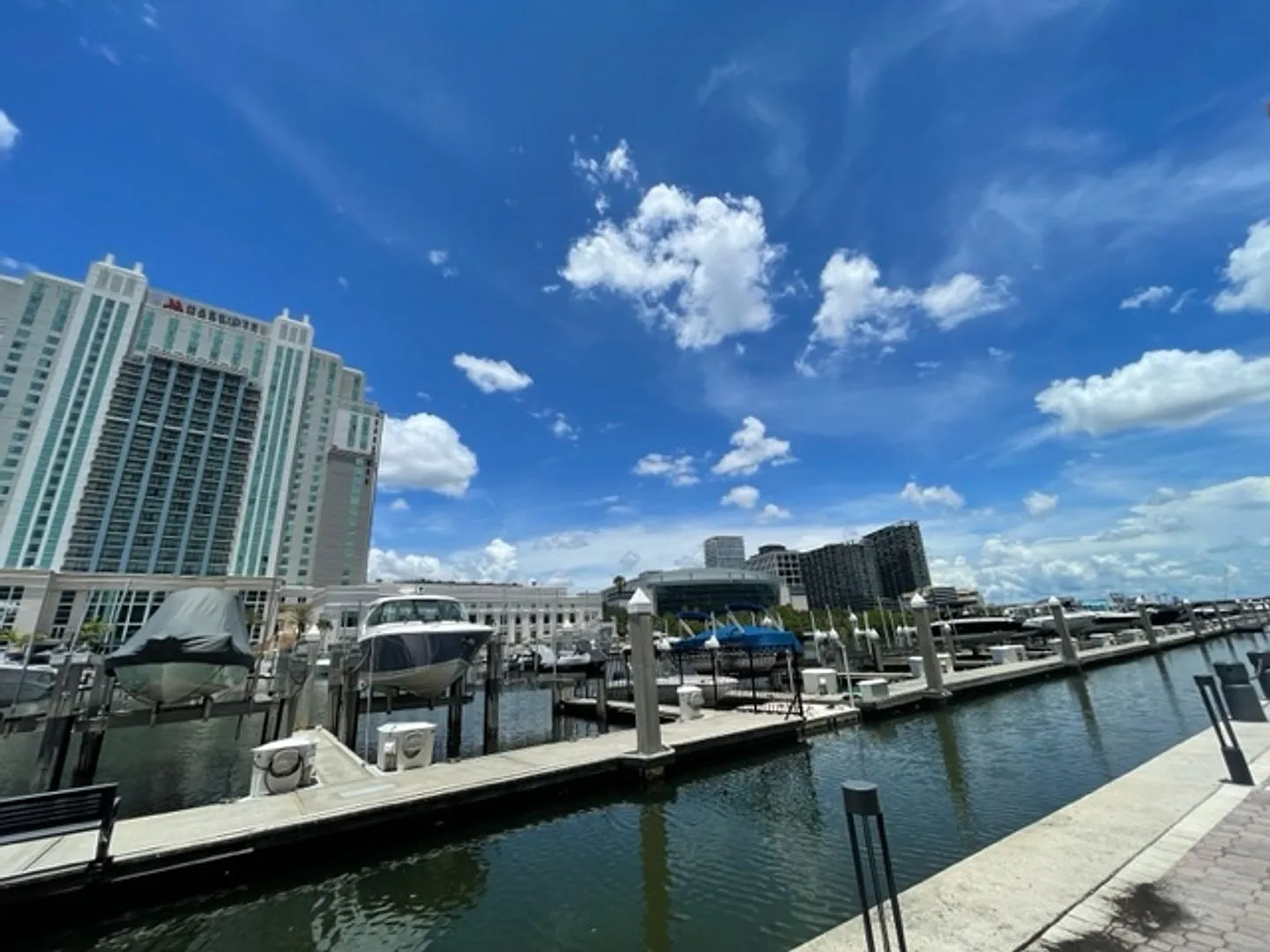 Must See! 2/2 Condo On Harbour Island, Courtyard View! — Photo 2