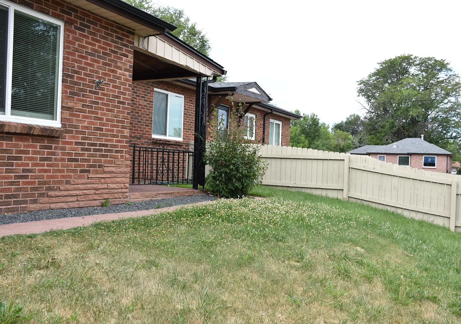 2 bed, 1000 sqft, $1,900 — Photo 3