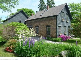 27 Pearl St, Camden, ME 04843