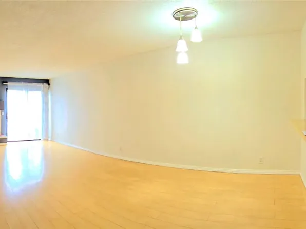 21040 Parthenia St APT 13, Canoga Park, CA 91304
