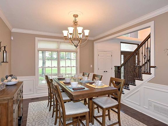 3rd image of 1013 Creekside Ct
