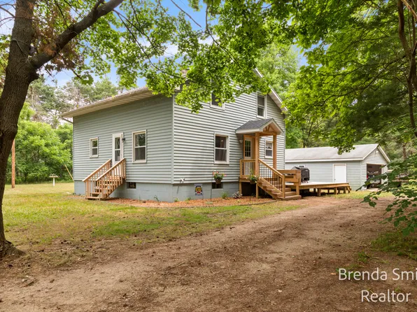 11978 Long Lake Dr NW, Sparta, MI 49345