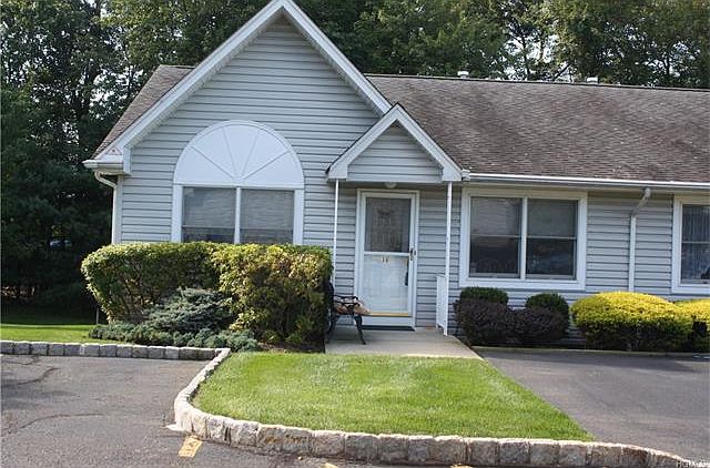 1st image of 16 Windsor Cir