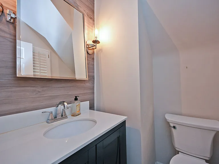 6900 Drake Rd — Photo 24