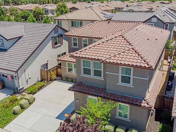 3rd image of 472 Phoenix Way