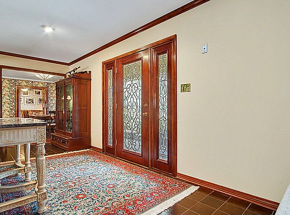 4th image of 200 Woodlawn Ct