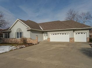 2037 Century Hills Dr NE, Rochester, MN 55906