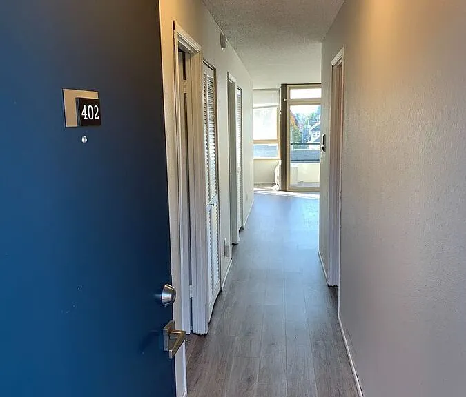 5200 University Way NE #402 — Photo 5