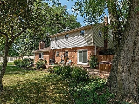 4th image of 3841 Hillside Dr