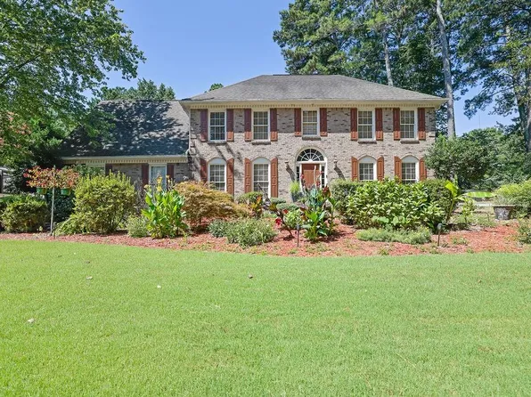 1339 Saint Michaels Ct SW, Lilburn, GA 30047