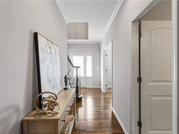 4450 Summit St, Kansas City, MO 64111