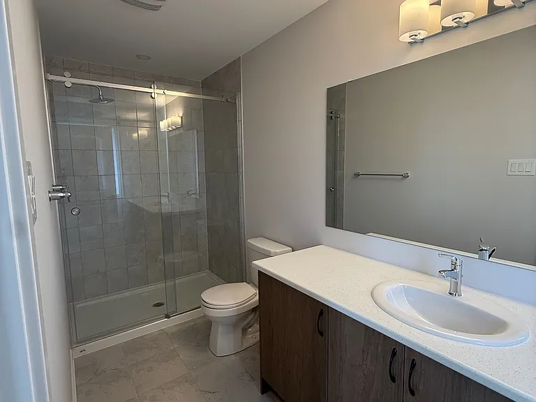 286 Les Emmerson Dr S — Photo 20