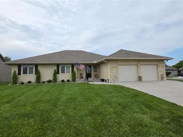 710 Gamma Grass Pl, Raymore, MO 64083