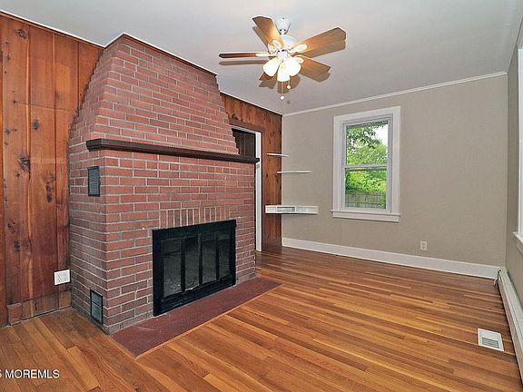 4th image of 1608 Lawrence Ave