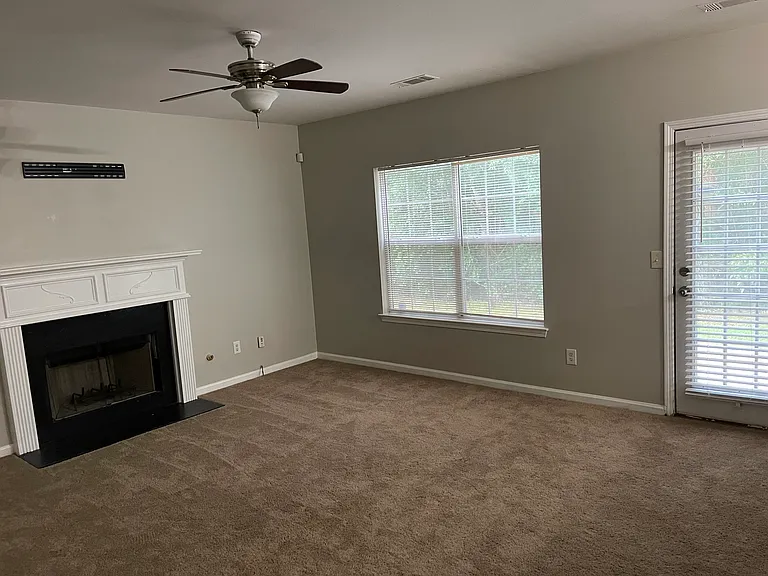 1618 Village Place Cir NE — Photo 15