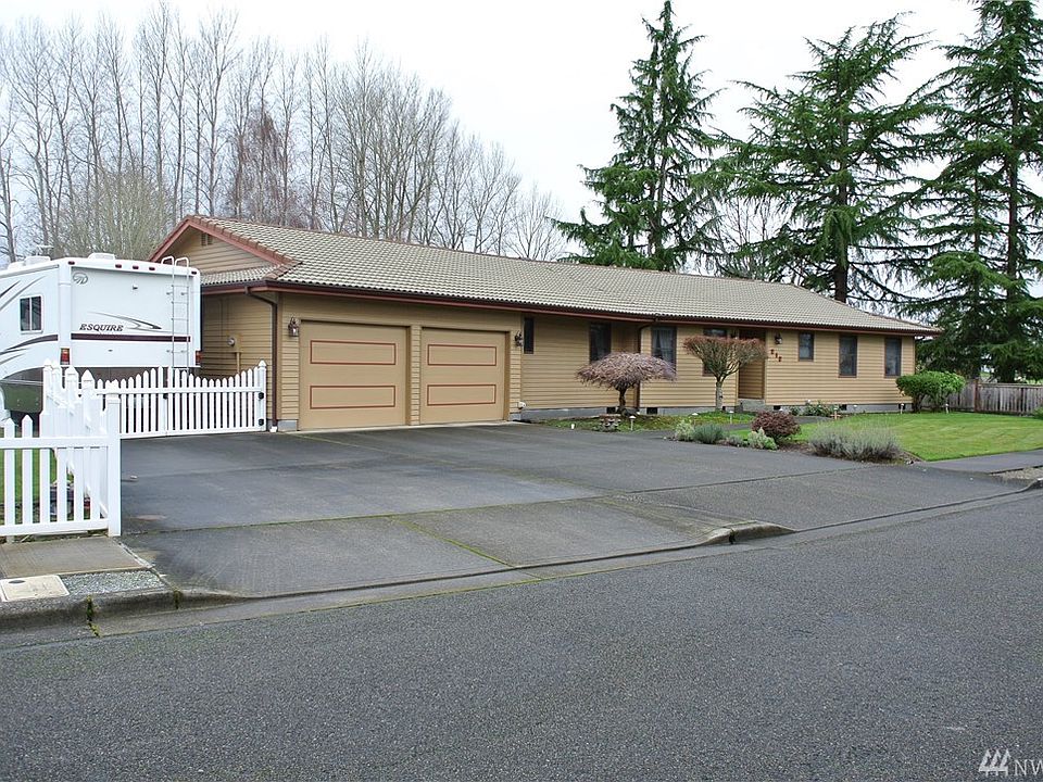 1st image of 212 Rose Pl