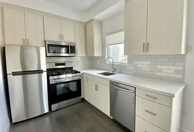 5569 W Adams Blvd #4
