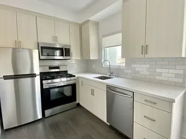 5569 W Adams Blvd #4, Los Angeles, CA 90016