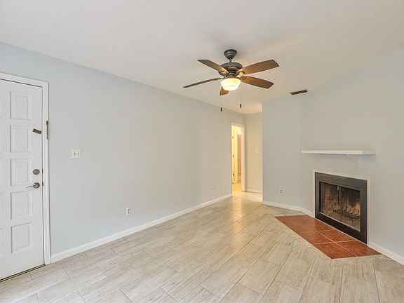 3rd image of 2086 Admiral Ct #B