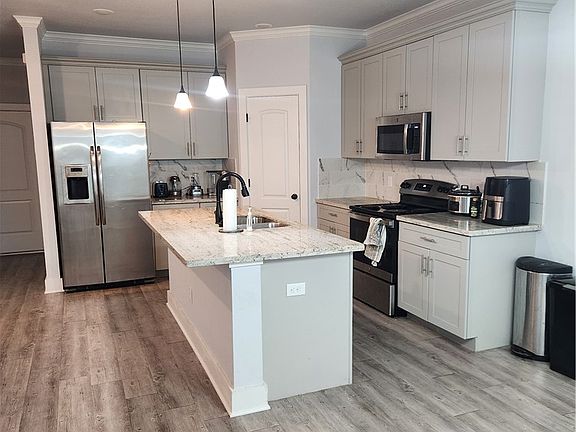 3rd image of 2119 Jax Dr